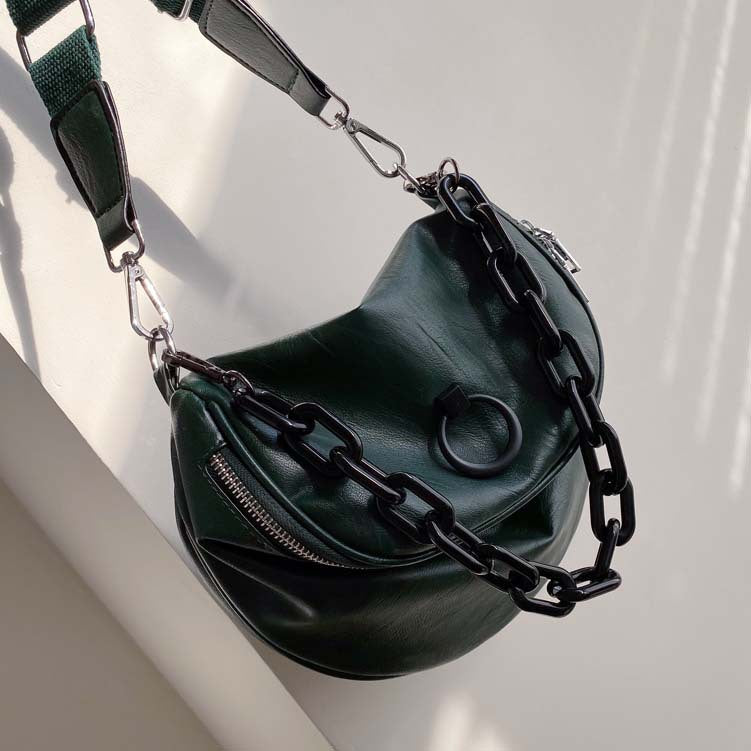 One-shoulder crossbody saddle bag

Size: upper width: 23cm/ lower width: 25cm/ height: 20cm/ thickness: 11cm