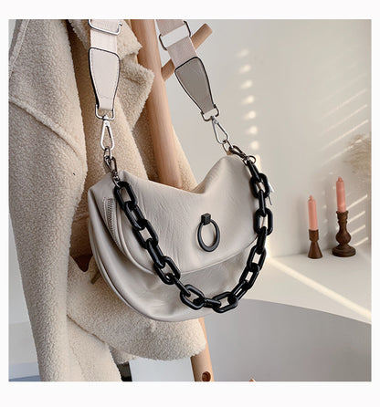 One-shoulder crossbody saddle bag

Size: upper width: 23cm/ lower width: 25cm/ height: 20cm/ thickness: 11cm