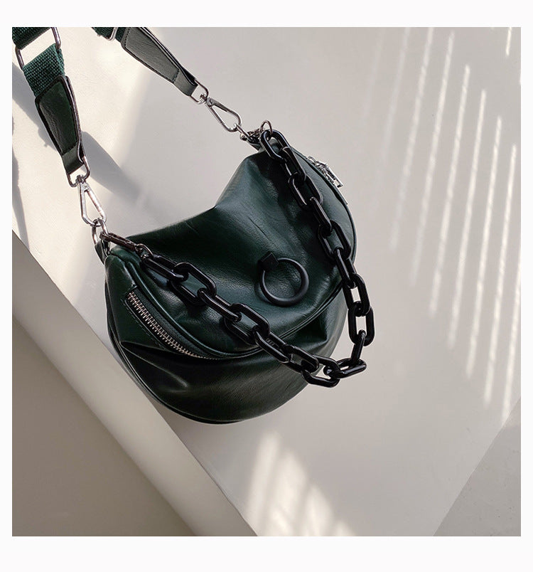 One-shoulder crossbody saddle bag

Size: upper width: 23cm/ lower width: 25cm/ height: 20cm/ thickness: 11cm