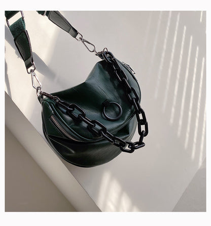 One-shoulder crossbody saddle bag

Size: upper width: 23cm/ lower width: 25cm/ height: 20cm/ thickness: 11cm